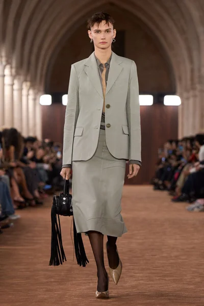 Look 15